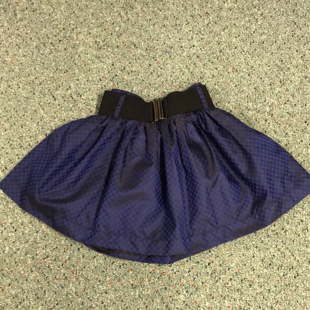 Checkered skirt !